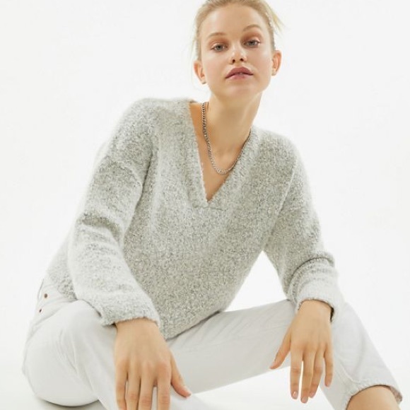 UO Cozy V-Neck Sweater - Picture 3 of 3